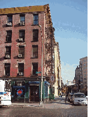 Vegetarians will find their share of restaurants in the Meat Packing District, but meat is politically correct on the menus of this area. Top right photo you see Hog Pit BBQ on West 9th Street.